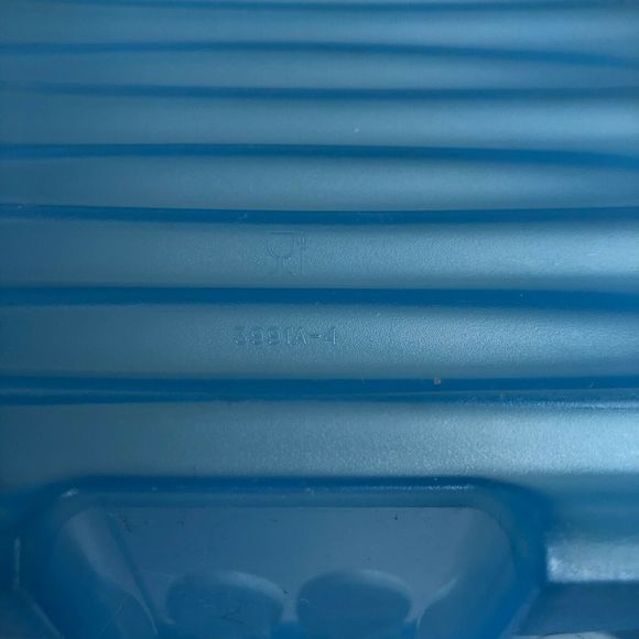 Tupperware Blue FridgeSmart Medium Vent Container - Picture 8 of 8